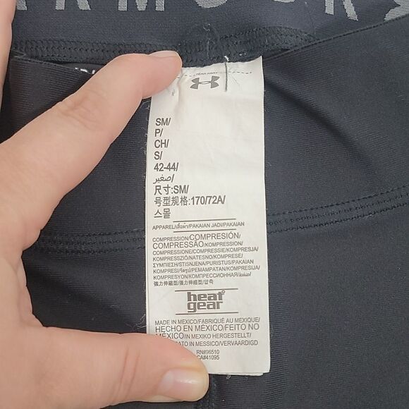 BLACK Under Armour Heatgear Compression Capris - Picture 4 of 6